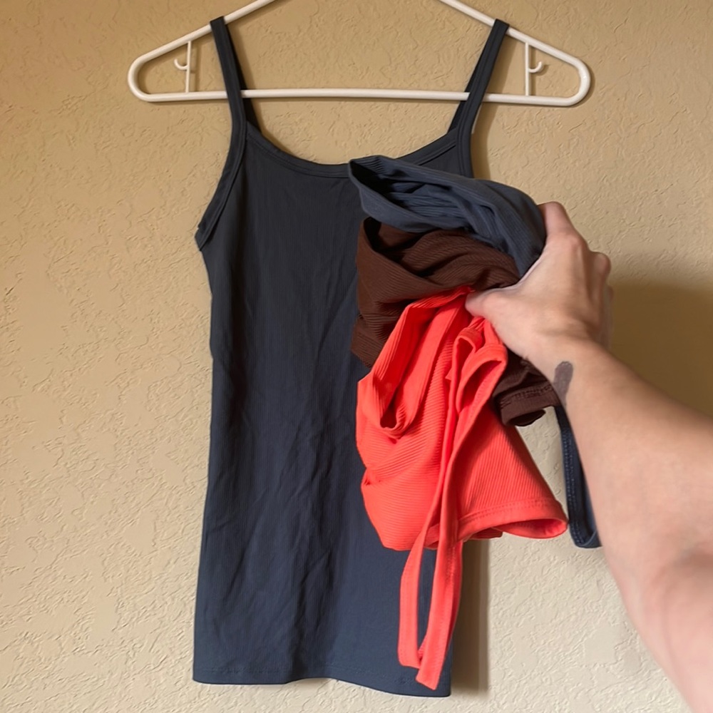 No Boundries tank top bundle (4)